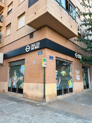 Foto de Academia de inglés English and More Malilla