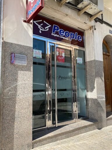 Foto de People Idiomas. School of English
